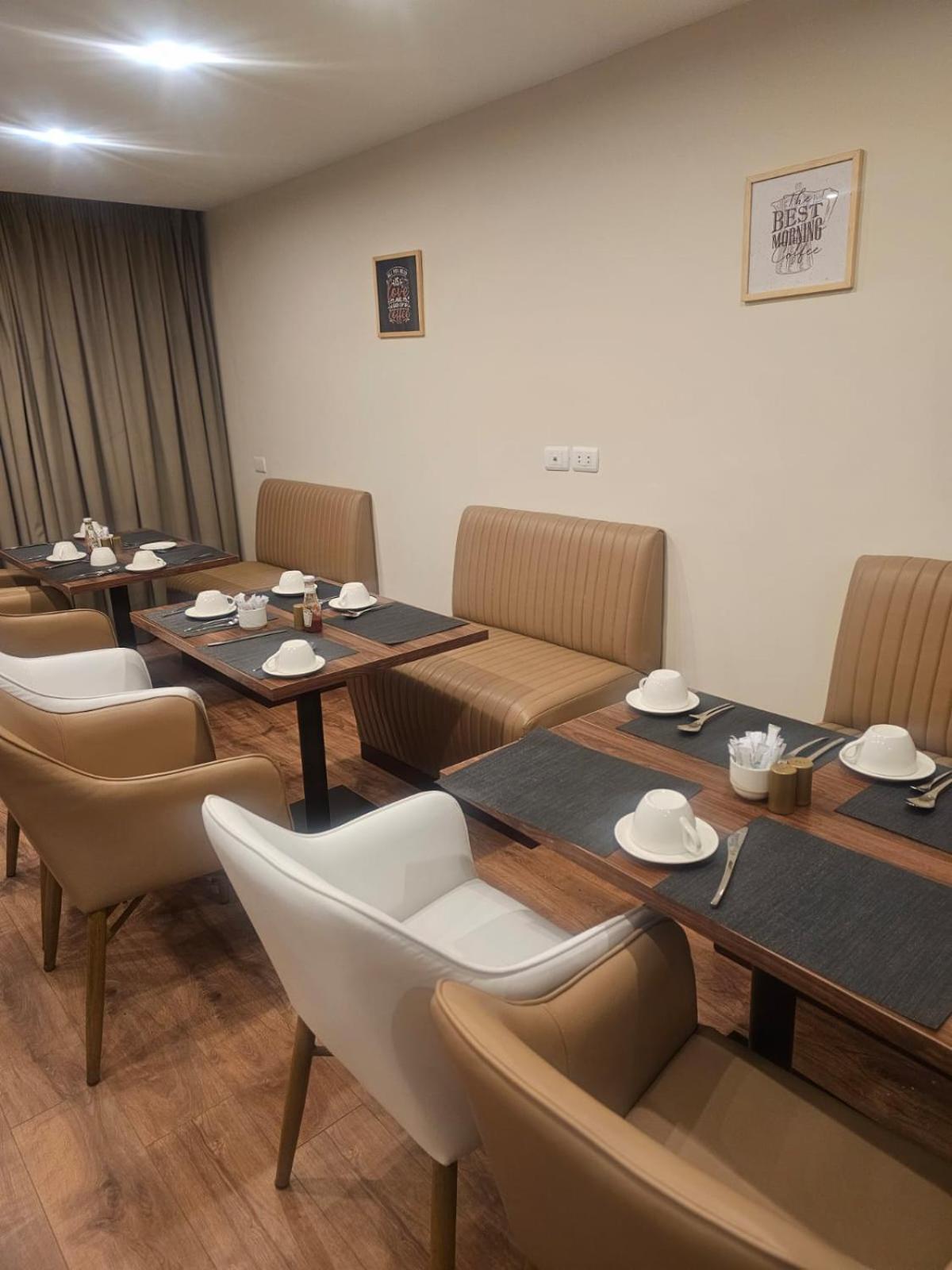 The Home Boutique Hotel Pyramids Inn Kafret el-Gabal Esterno foto