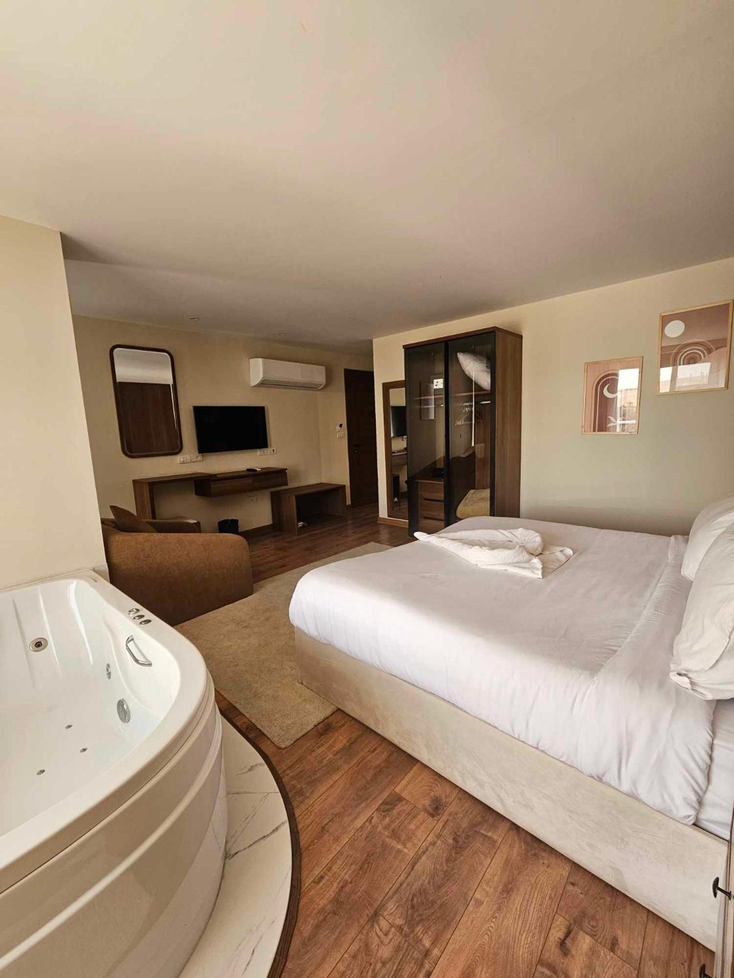 The Home Boutique Hotel Pyramids Inn Kafret el-Gabal Esterno foto