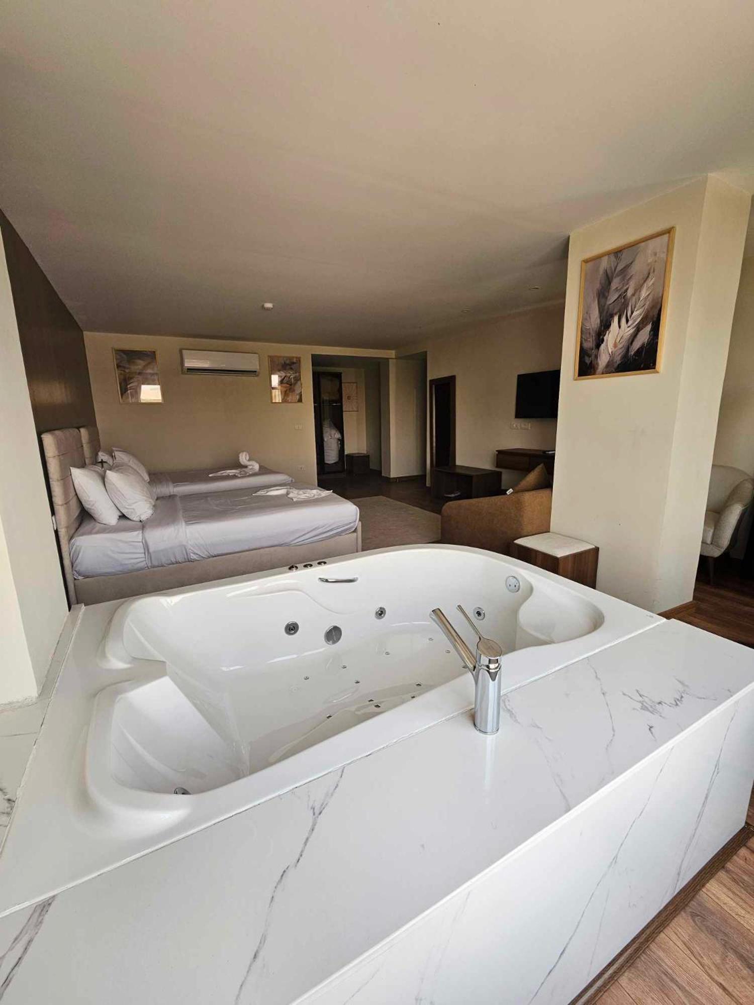 The Home Boutique Hotel Pyramids Inn Kafret el-Gabal Esterno foto