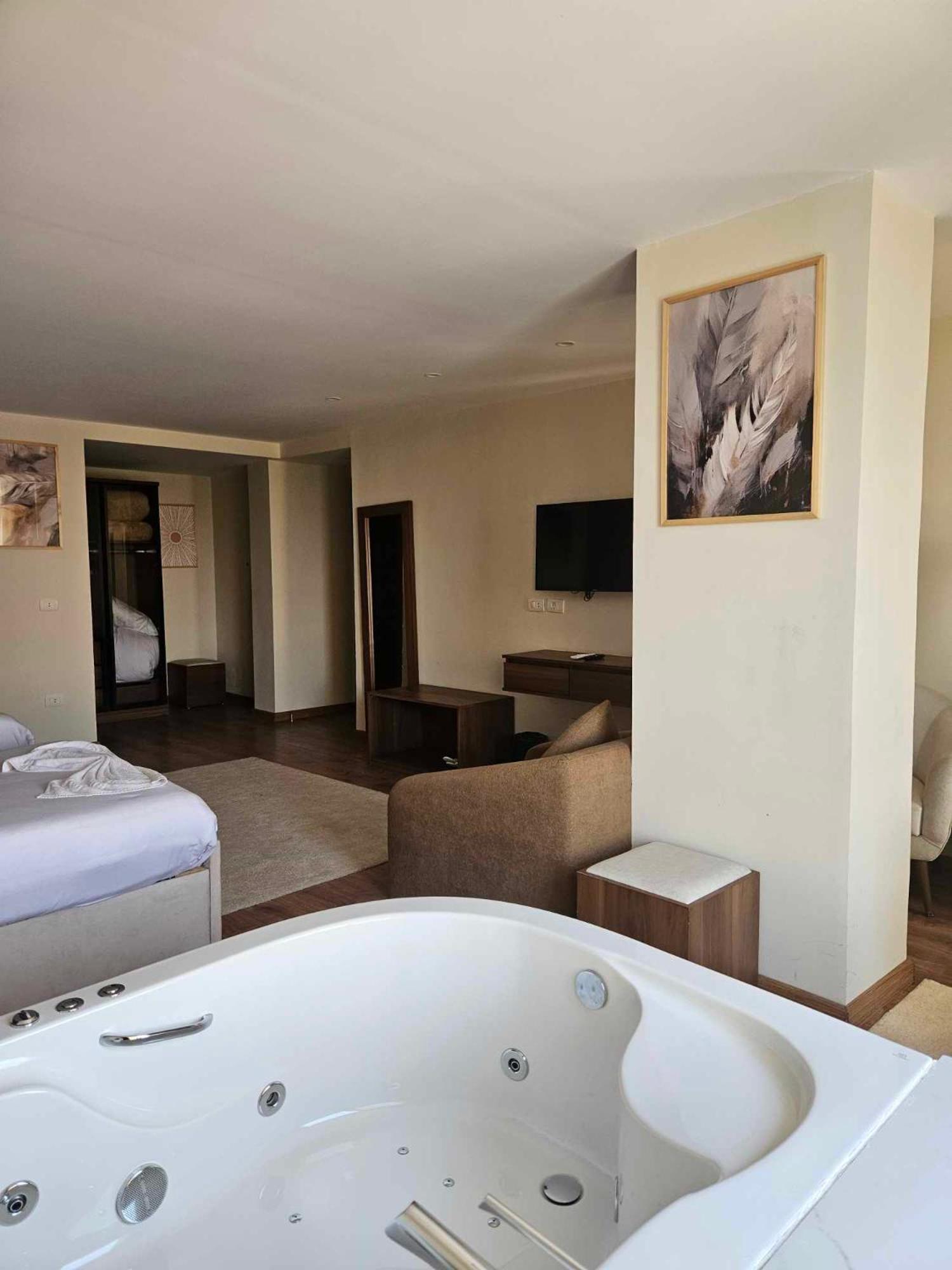 The Home Boutique Hotel Pyramids Inn Kafret el-Gabal Esterno foto